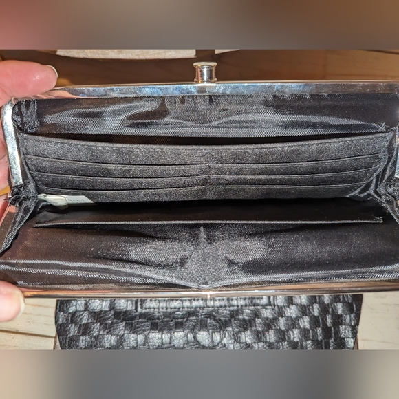 Wallet Lot - Picture 14 of 16